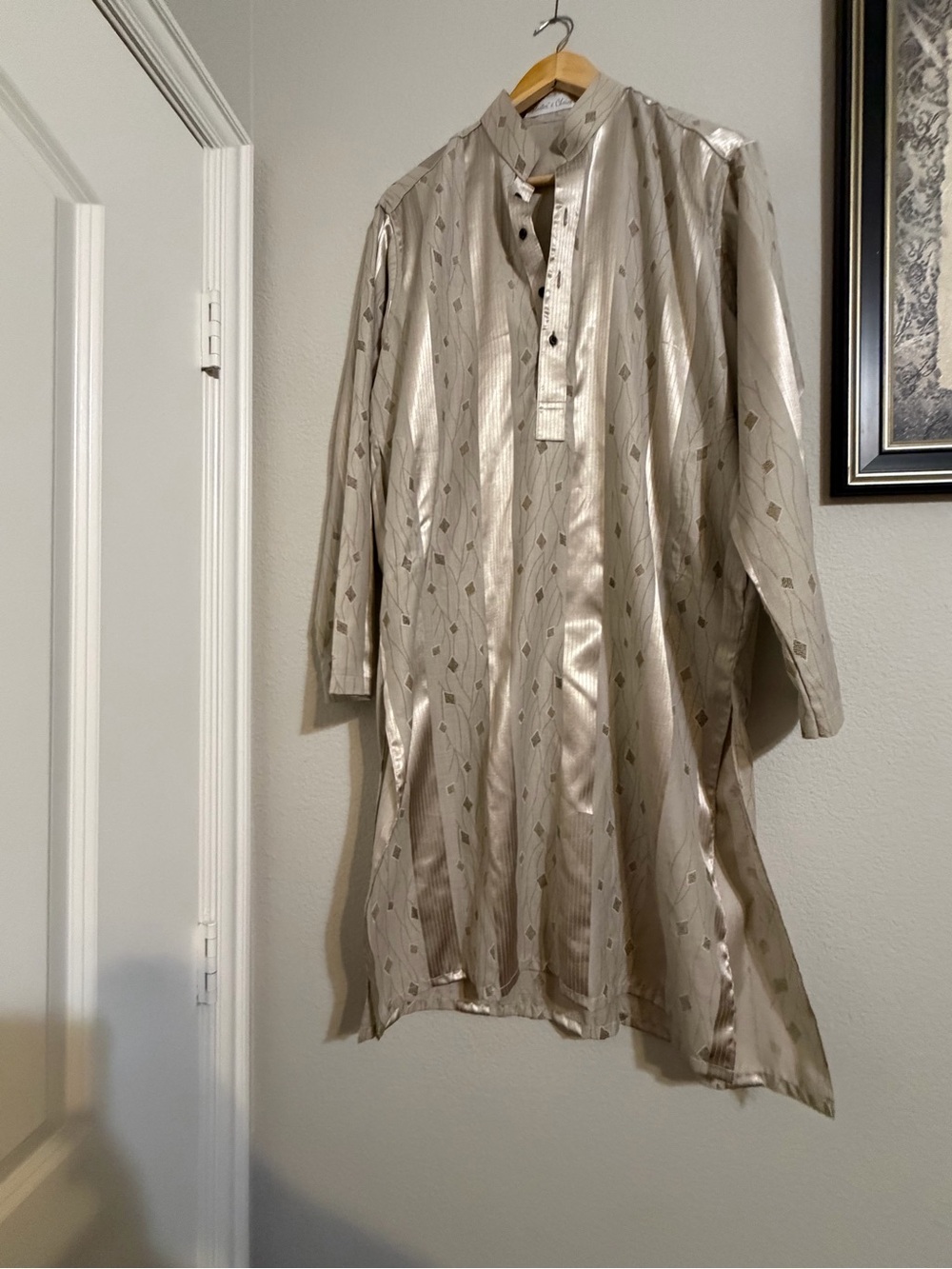 Modern Citizen Men's Metallic Beige Kurta with Subtle Diamond Pattern